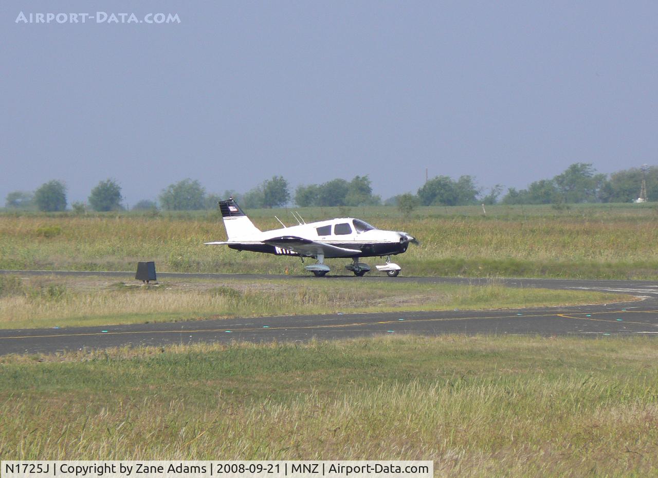 N1725J, 1968 Piper PA-28-140 C/N 28-24137, Hamilton, Texas