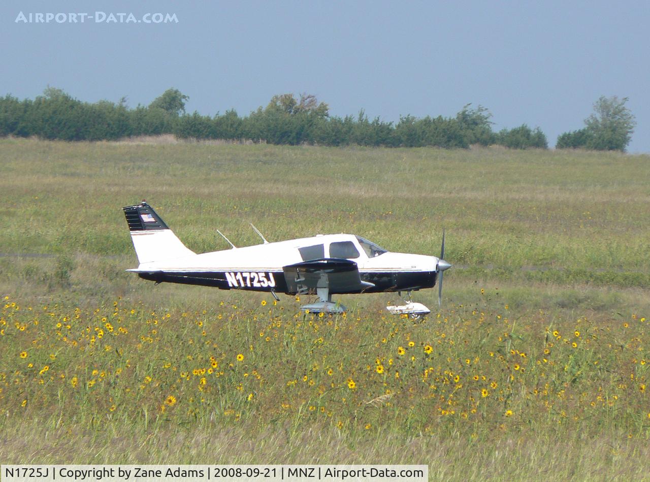 N1725J, 1968 Piper PA-28-140 C/N 28-24137, Hamilton, Texas