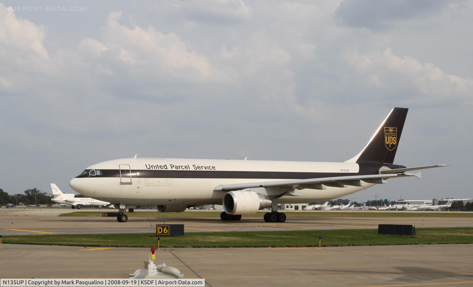 N135UP, 2001 Airbus A300F4-622R C/N 0818, Airbus A300F4-622R
