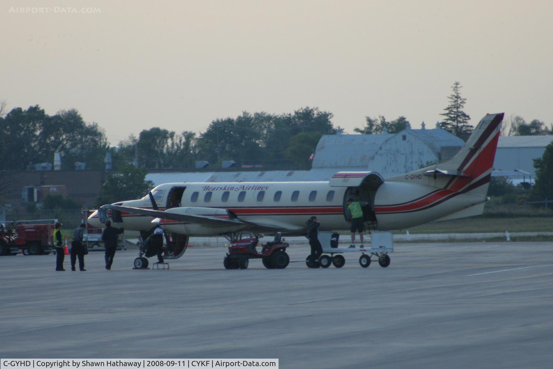 C-GYHD, 1989 Fairchild SA-227AC Metro III C/N AC-739B, Unloading at Waterloo Airport