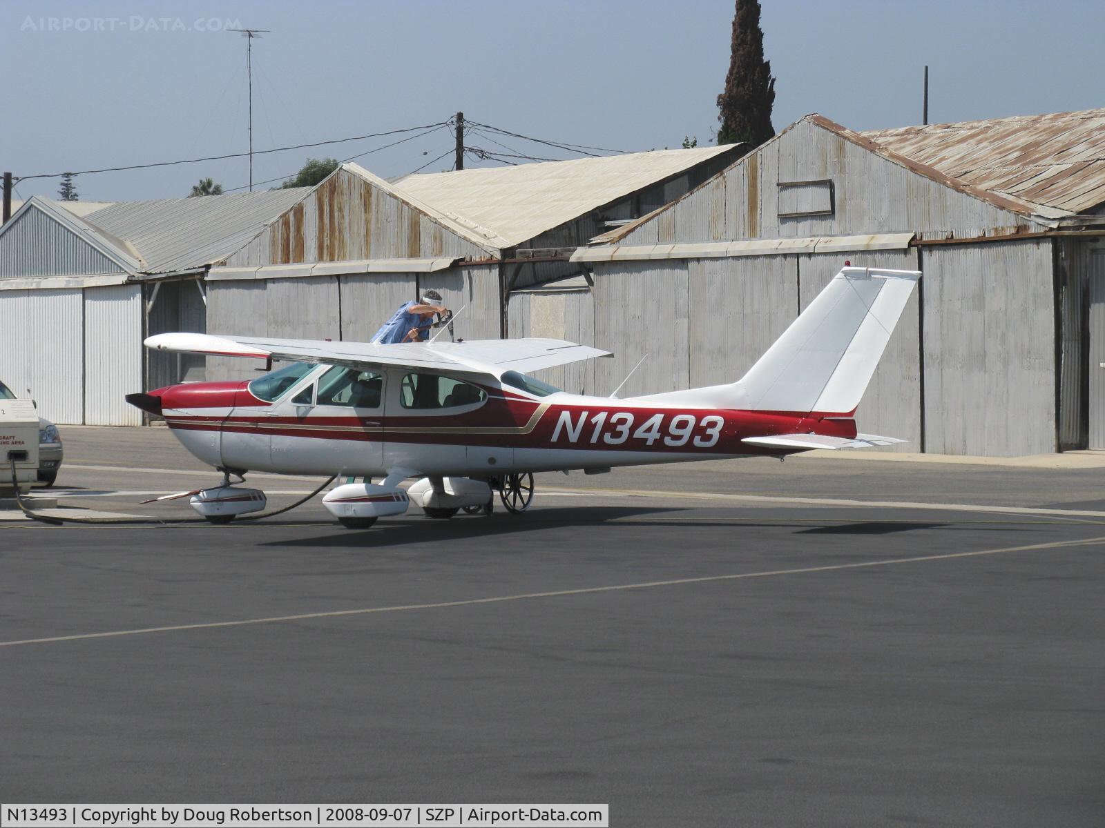 N13493, 1976 Cessna 177B Cardinal C/N 17702427, 1976 Cessna 177B CARDINAL, Lycoming O&VO-360 180 Hp, refueling
