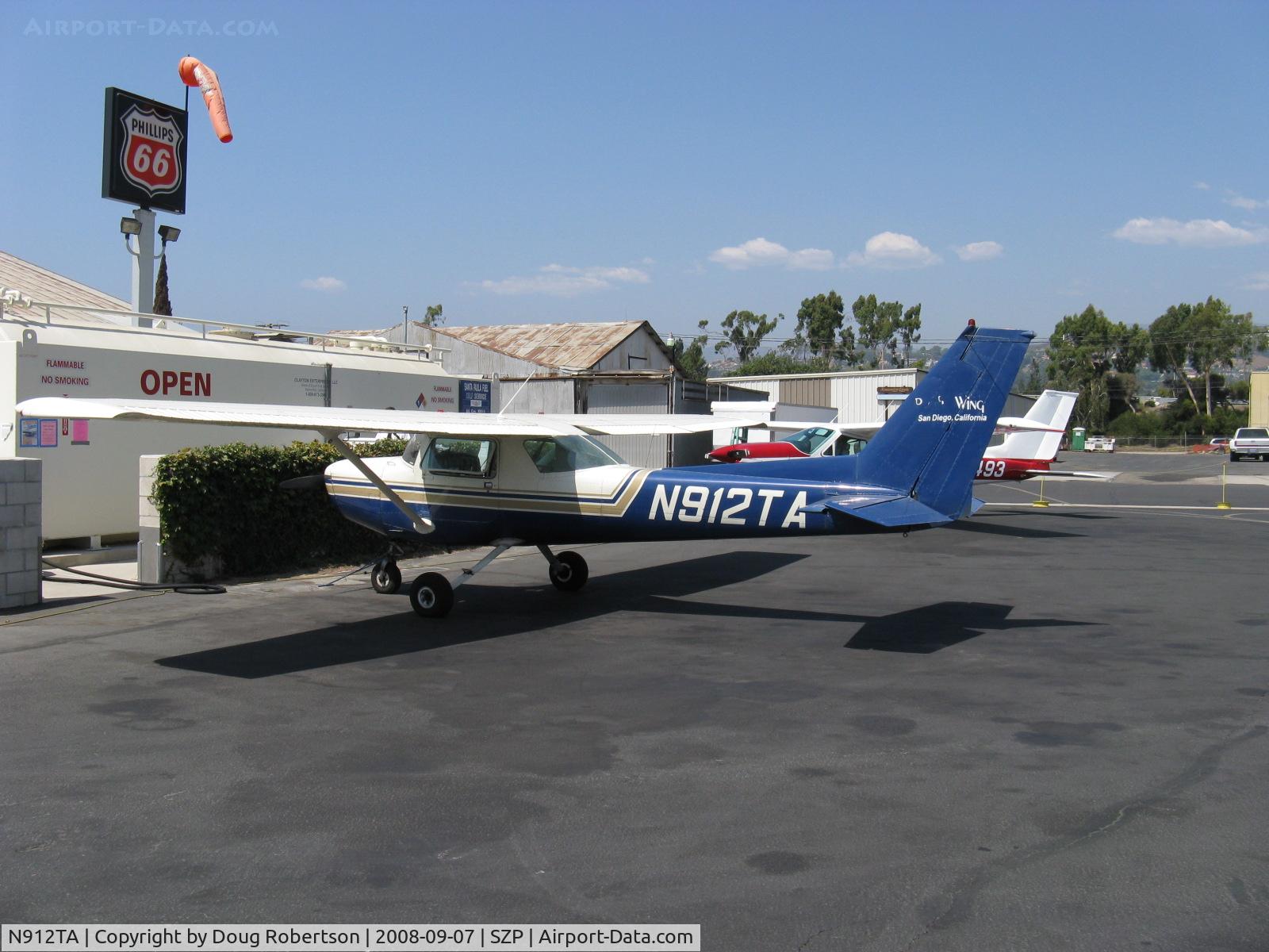N912TA, 1981 Cessna 152 C/N 15285281, 1981 Cessna 152, Lycoming O-235, refueling