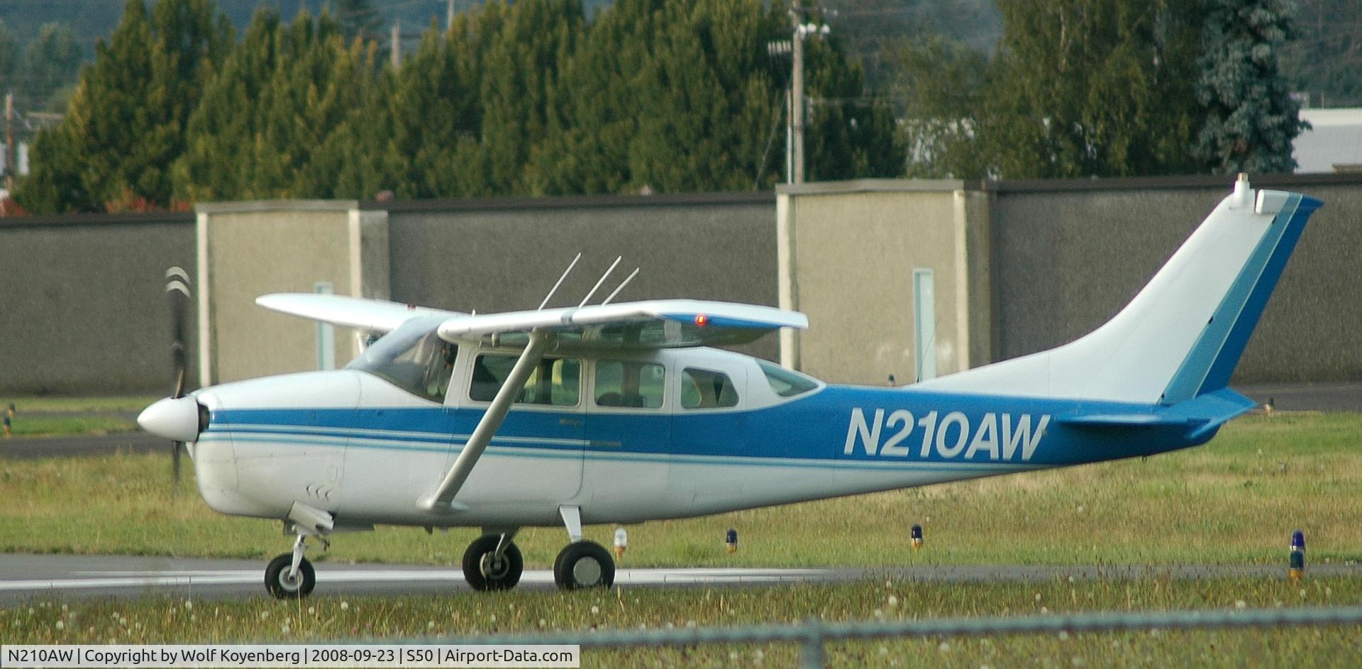 N210AW, 1964 Cessna 210D Centurion C/N 21058492, Rolling towards the active