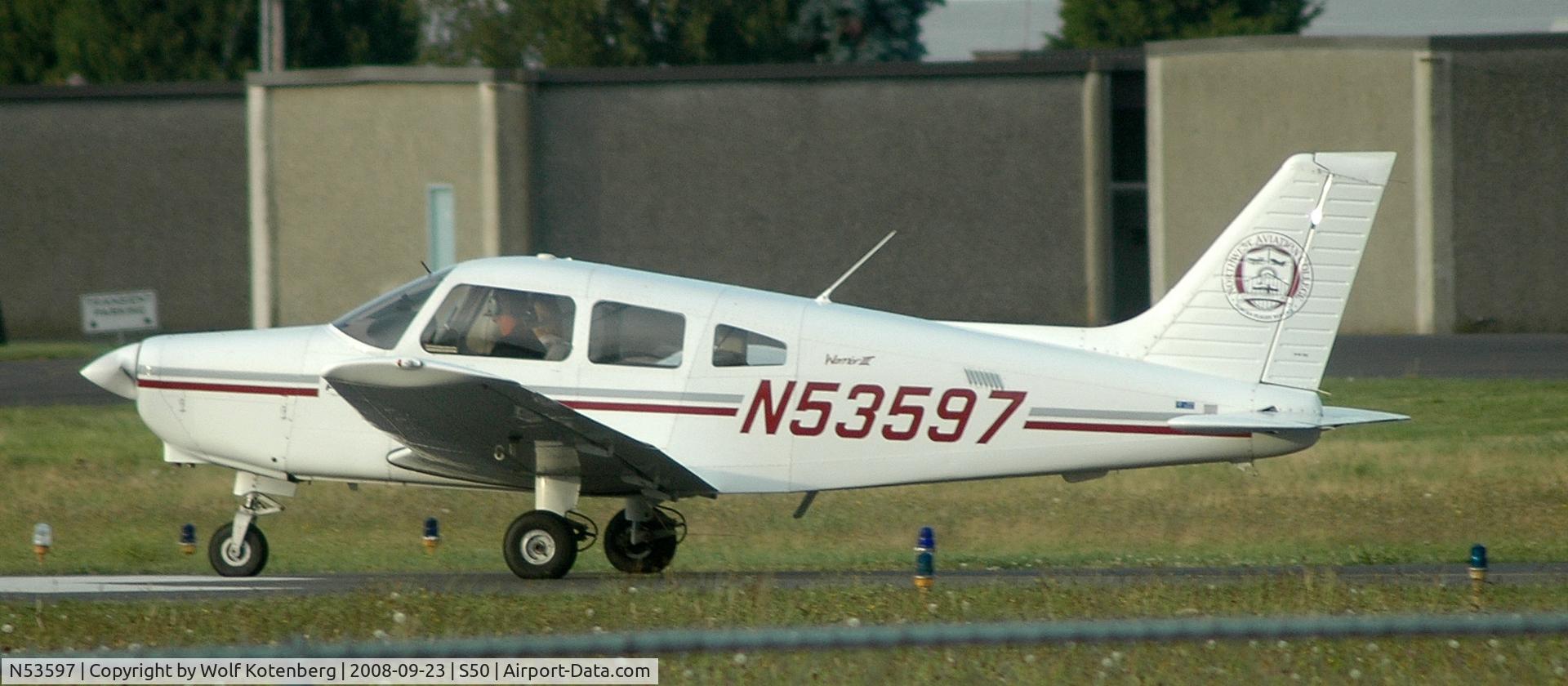 N53597, 2002 Piper PA-28-161 C/N 2842166, preparing for the active runway