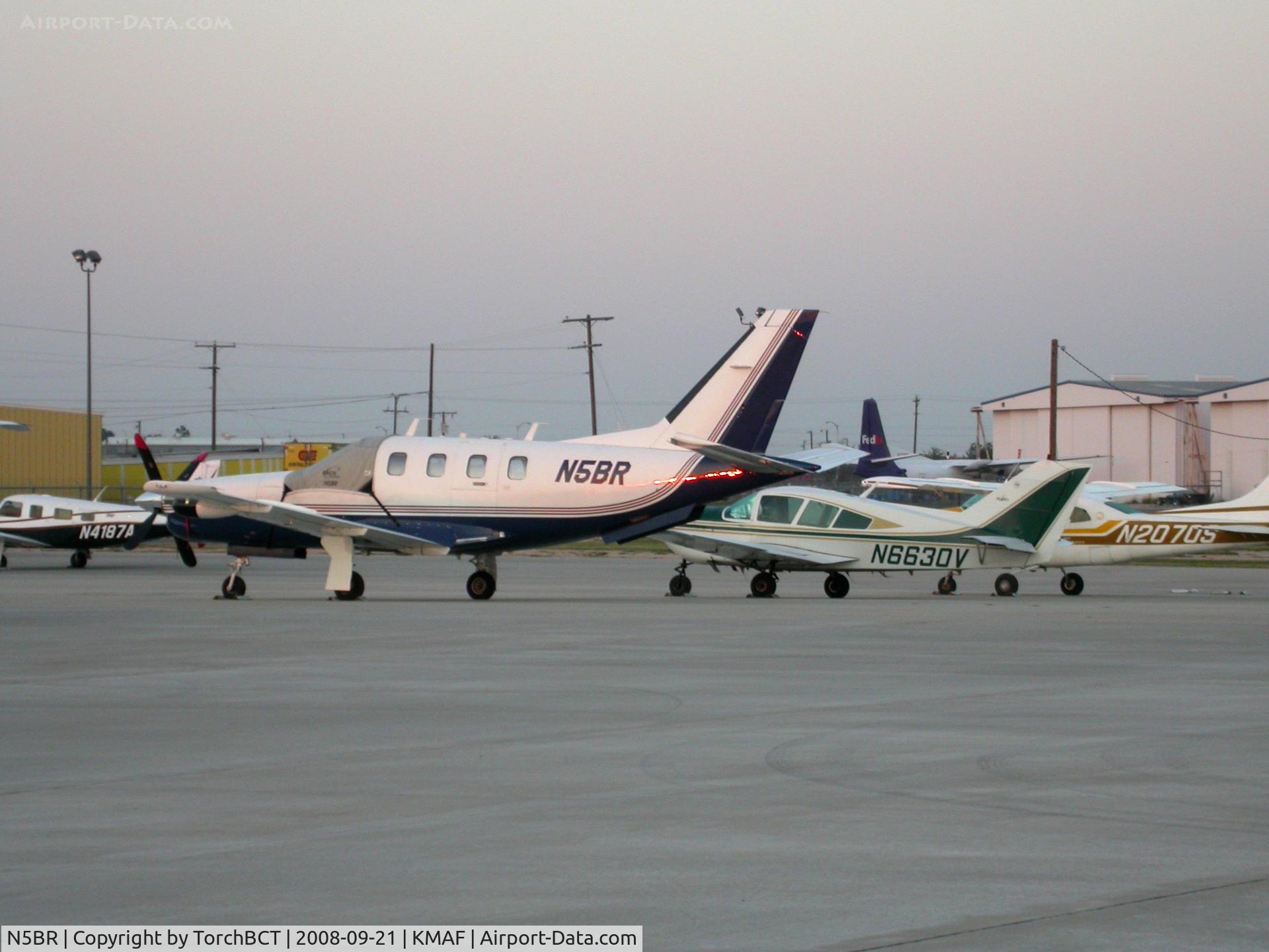 N5BR, Socata TBM-700 C/N 89, Socata TBM 700 on the ramp @ KMAF