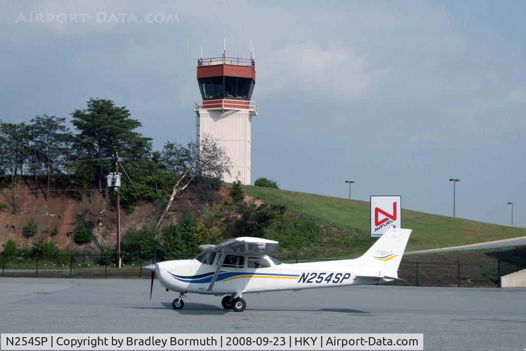 N254SP, 1999 Cessna 172S C/N 172S-8230, A great day to take pictures.