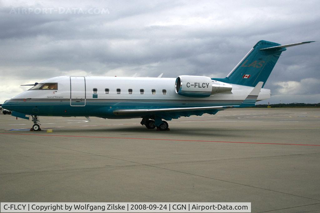 C-FLCY, 2001 Bombardier Challenger 604 (CL-600-2B16) C/N 5506, visitor