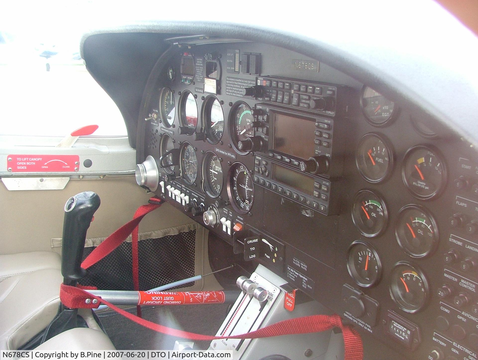 N678CS, 2003 Diamond DA-20C-1 Eclipse C/N C0239, Cockpit