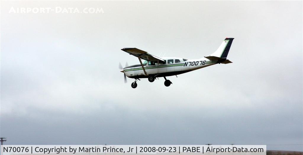 N70076, 1979 Cessna 207A C/N 20700547, On final to runway 11