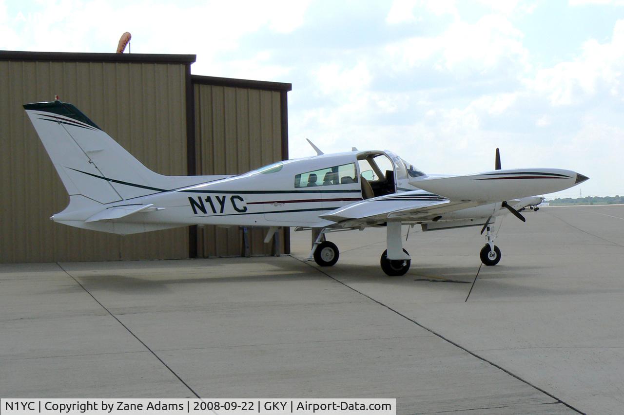 N1YC, 1976 Cessna 310R C/N 310R0621, At Arlington Municipal