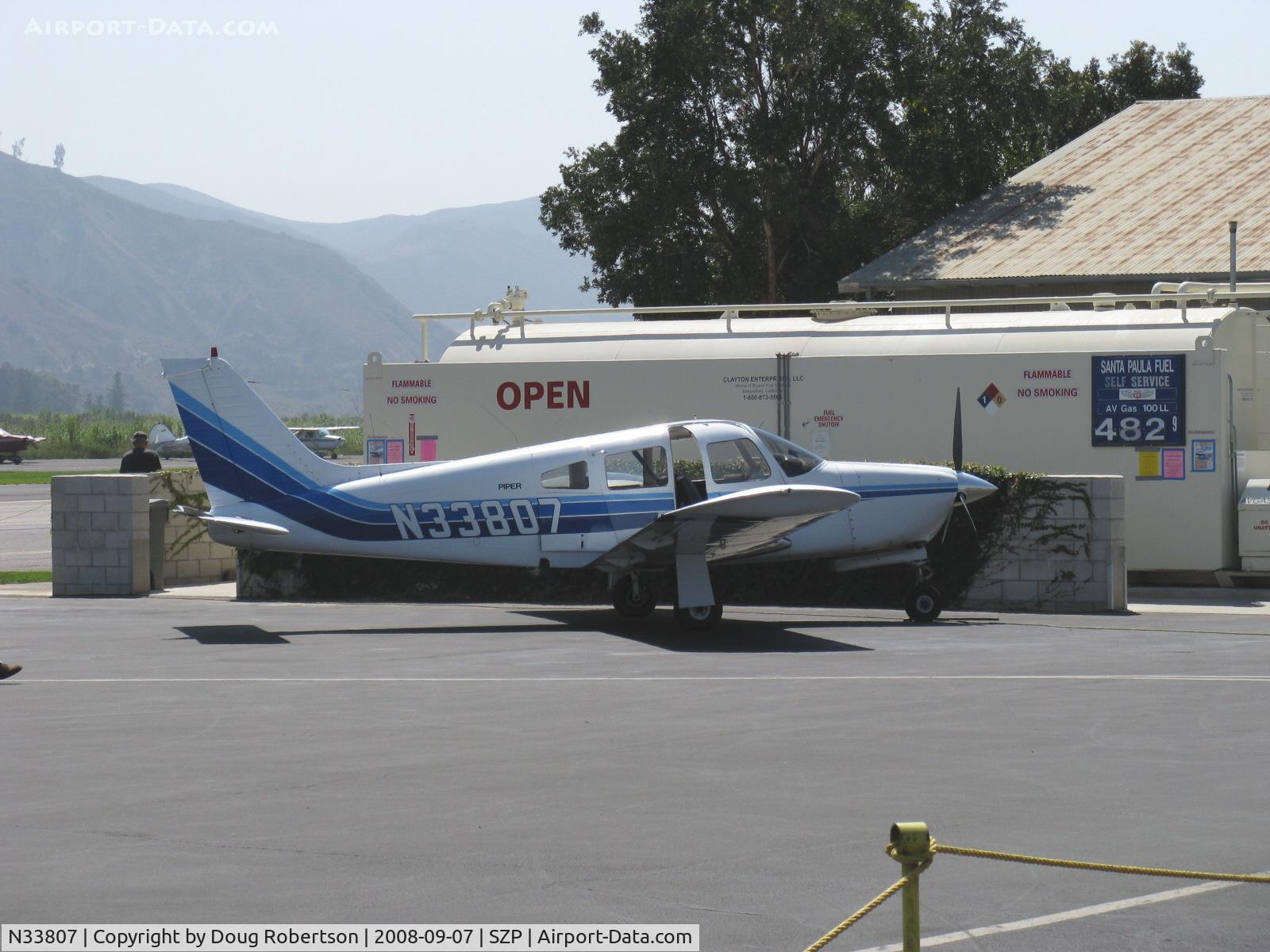N33807, 1975 Piper PA-28R-200 C/N 28R-7535198, 1975 Piper PA-28R-200B ARROW II, Lycoming IO-360-C1C 200 Hp, refueling