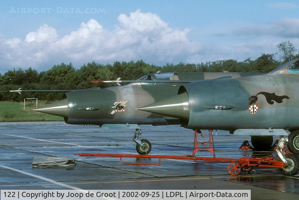 122, Mikoyan-Gurevich MiG-21bis C/N 75001122, MiG-21 122 in front wears the badge of 21 EBA; while 110 in the back sports the 22 EBA badge.