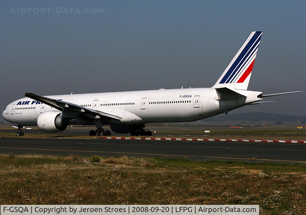 F-GSQA, 2004 Boeing 777-328/ER C/N 32723, Very long plane