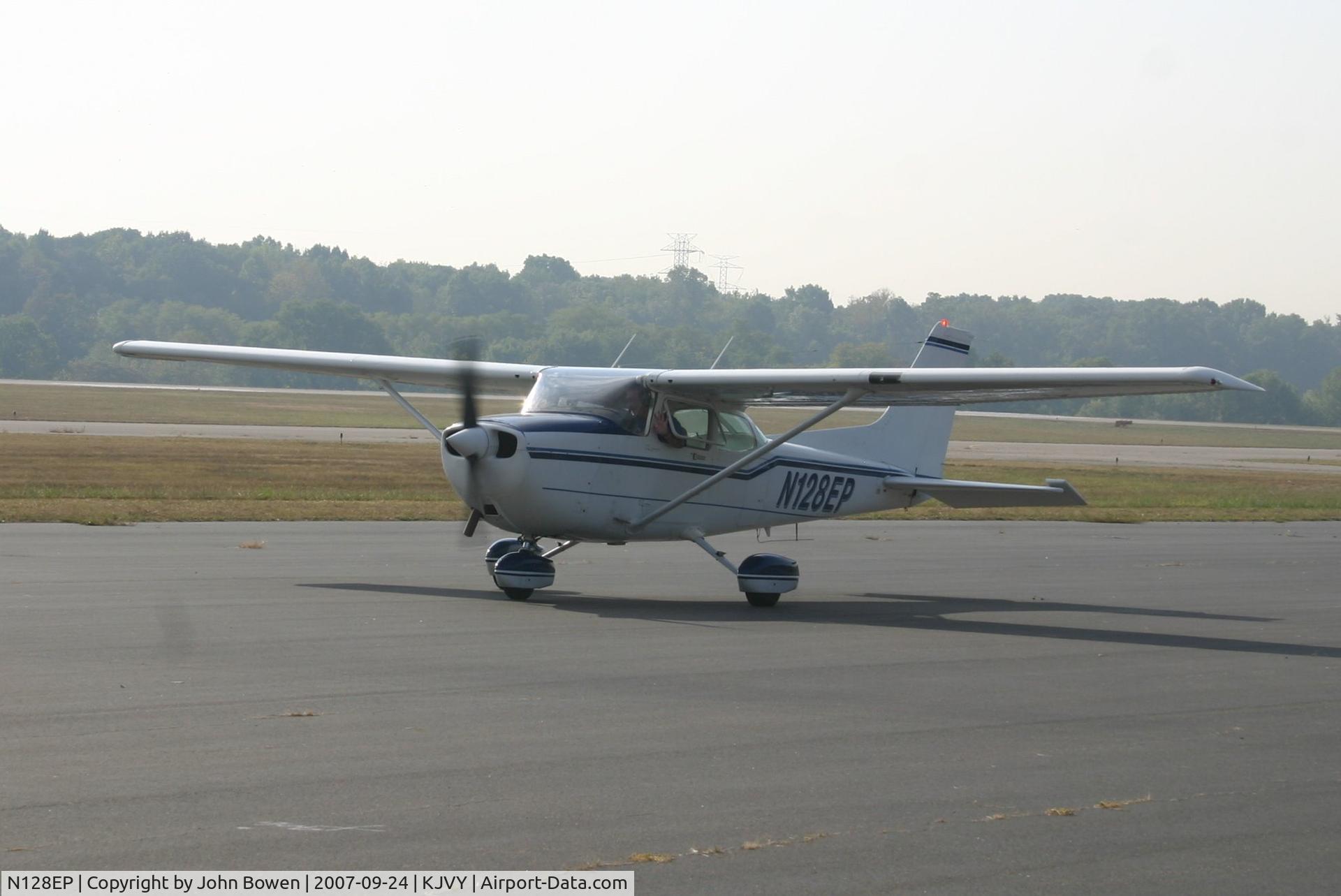 N128EP, 1985 Cessna 172P C/N 172-76482, Taxiing out @ KJVY