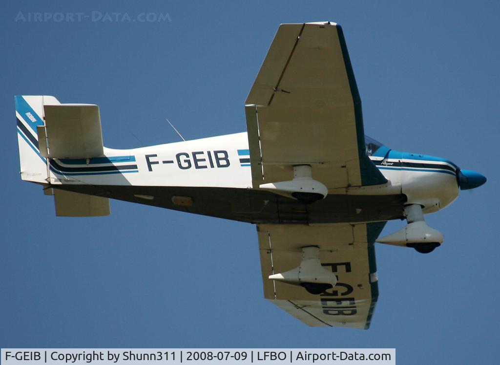 F-GEIB, Robin DR-400-180 Regent C/N 1676, Landing rwy 32R...