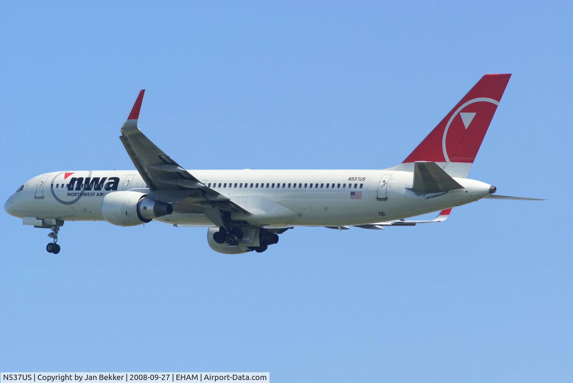 N537US, 1996 Boeing 757-251 C/N 26484, Just after take off