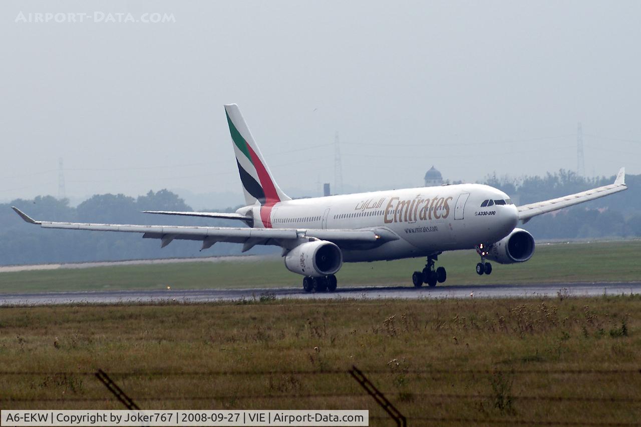A6-EKW, 1999 Airbus A330-243 C/N 316, Emirates Airbus A330-243