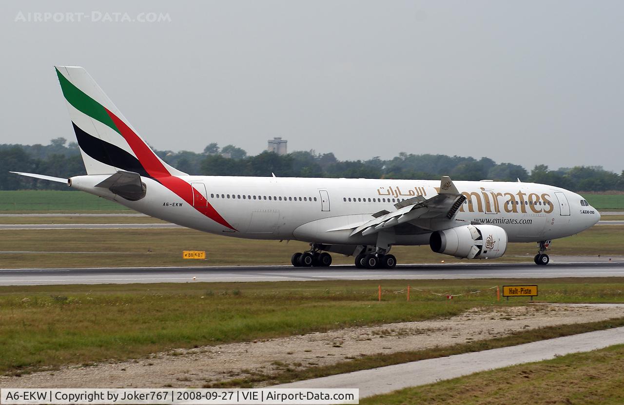 A6-EKW, 1999 Airbus A330-243 C/N 316, Emirates Airbus A330-243