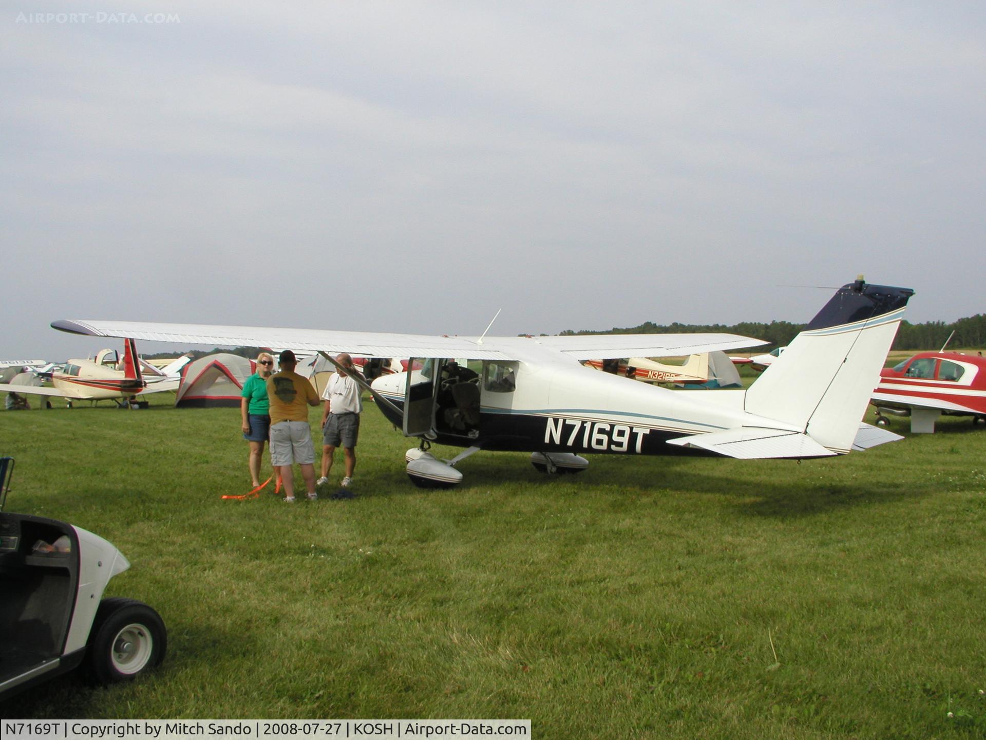 N7169T, 1959 Cessna 172A C/N 46769, EAA AirVenture 2008.