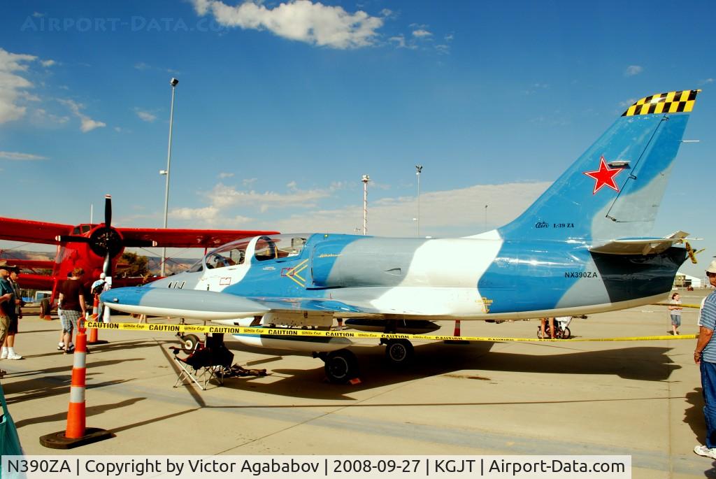 N390ZA, 1983 Aero L-39ZA Albatros C/N 332644, At Grand Junction Airshow.