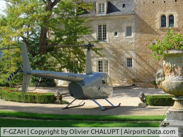 F-GZAH, Robinson R44 II C/N 10870, La Treyne casttle