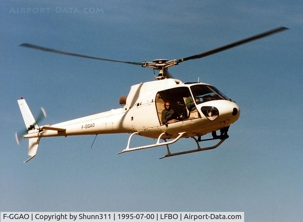 F-GGAO, Eurocopter AS-350B Ecureuil Ecureuil C/N 2208, Passing over me during Old Wing Association Airshow 1995