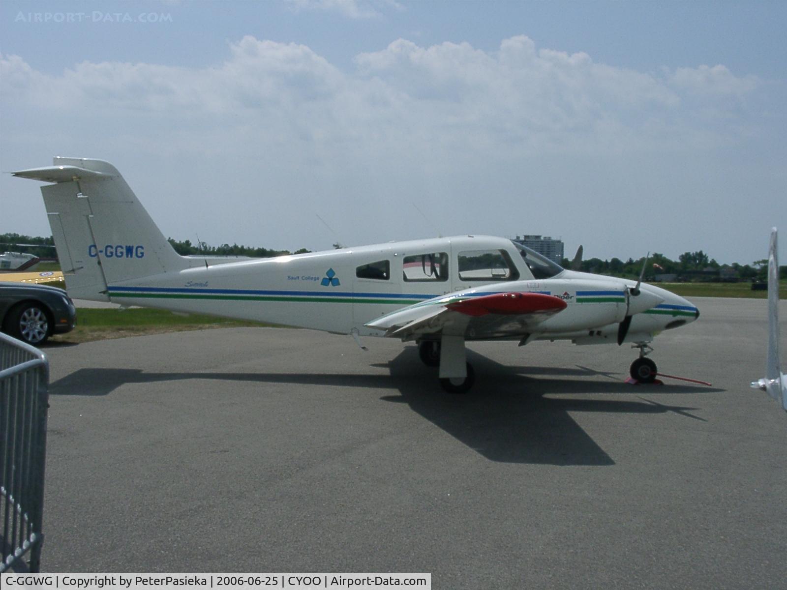 C-GGWG, 1995 Piper PA-44-180 Seminole C/N 44-96005, @ Oshawa Airport