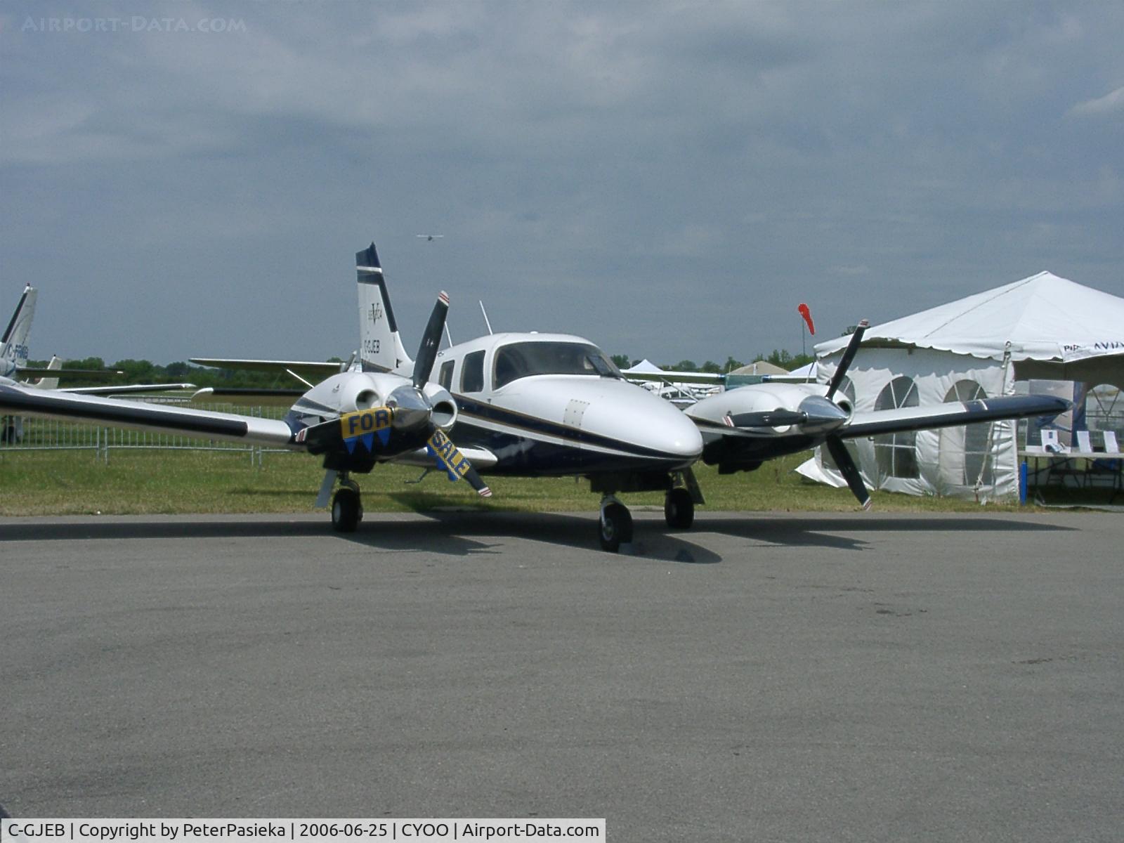 C-GJEB, 1998 Piper PA-34-220T C/N 34-49064, @ Oshawa Airport