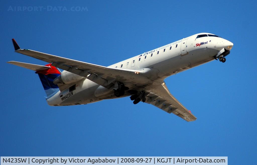 N423SW, 2000 Bombardier CRJ-200LR (CL-600-2B19) C/N 7456, At Grand Junction Airshow