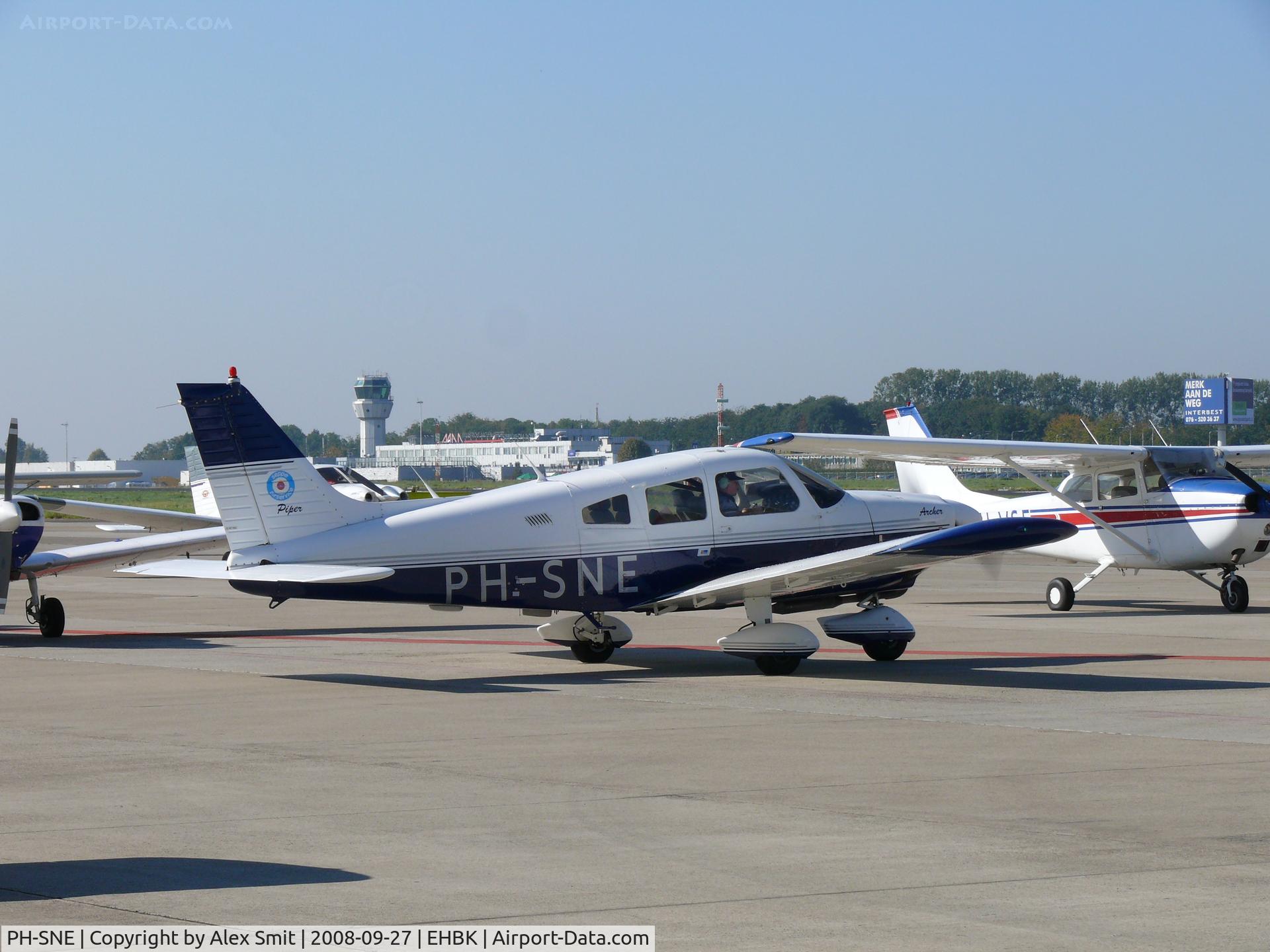 PH-SNE, Piper PA-28-180 C/N 28-7505181, Piper Pa28-180 Archer PH-SNE