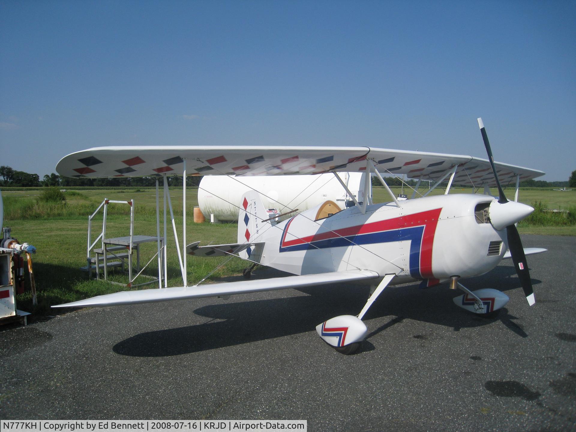 N777KH, 1971 Parsons-Jocelyn PJ-260 C/N 10, PJ-260 at the pumps.