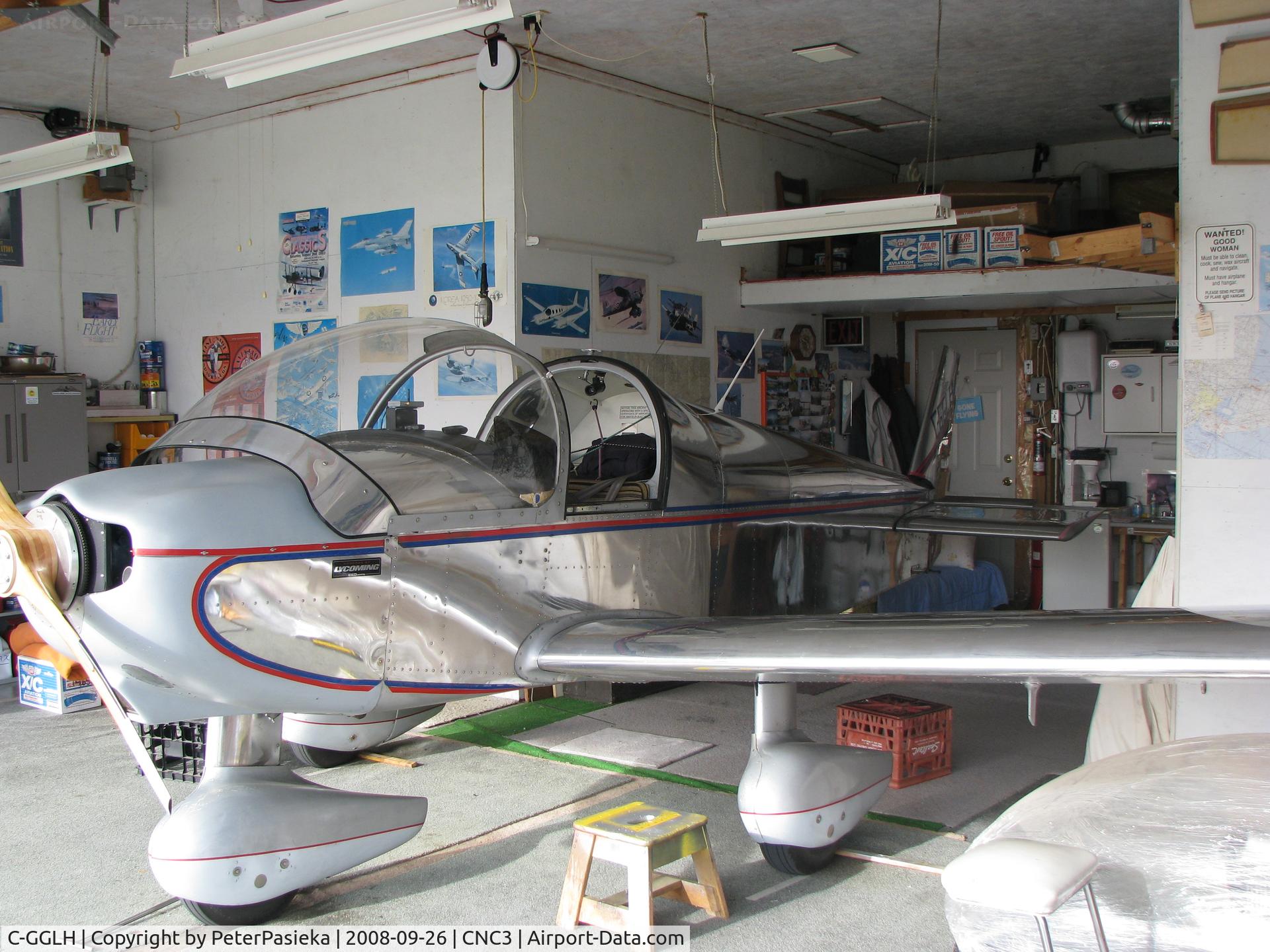 C-GGLH, 1983 Zenair Zenith CH-200 C/N 117, @ Brampton Airport, Zenair in it's home.