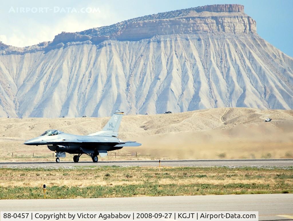 88-0457, 1988 General Dynamics F-16CG Night Falcon C/N 1C-59, At Grand Junction Airshow