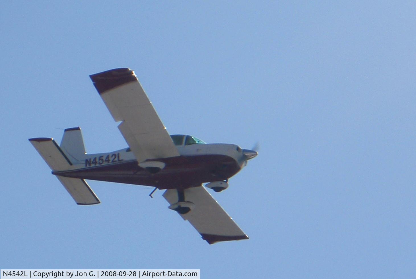 N4542L, 1979 Grumman American AA-5B Tiger C/N AA5B1320, Approach to Pearson