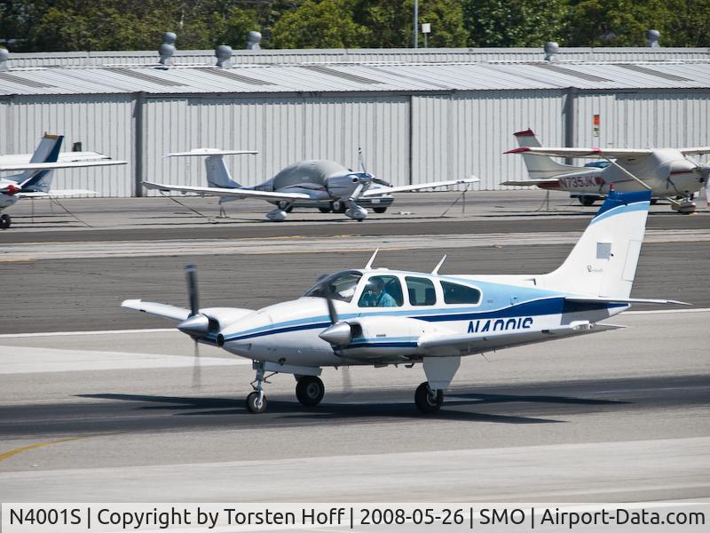 N4001S, 1974 Beech 95-B55 Baron C/N TC-1817, N4001S departing on RWY 21