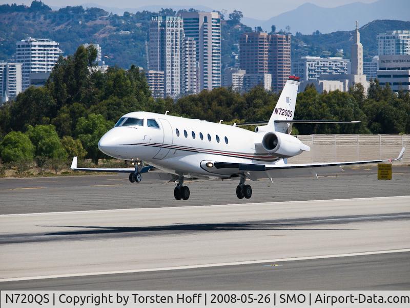 N720QS, 2003 Israel Aircraft Industries Gulfstream 200 C/N 085, N720QS about to kiss RWY 21