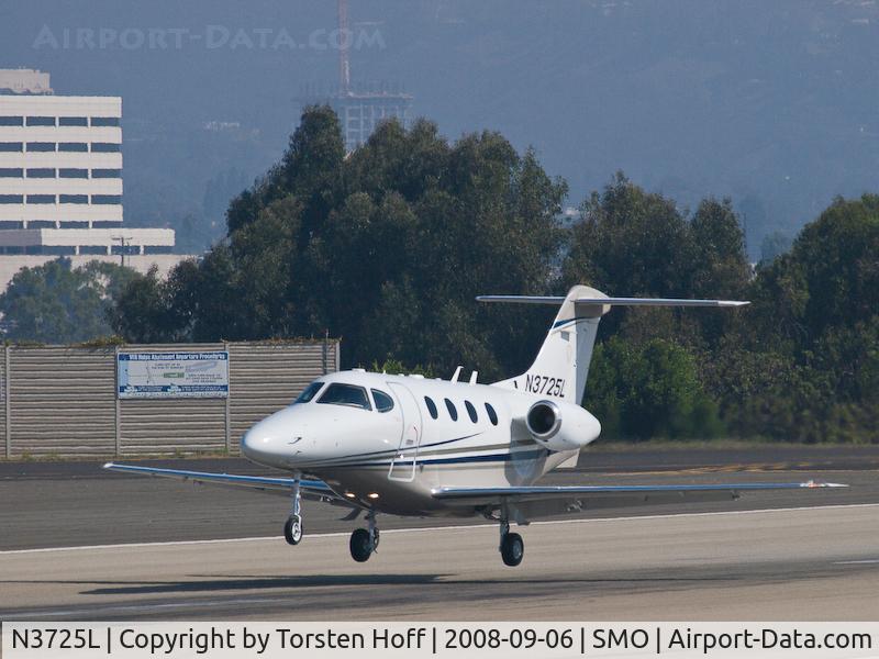 N3725L, 2006 Beech 390 Premier 1 C/N RB-155, N3725L about to kiss RWY 21