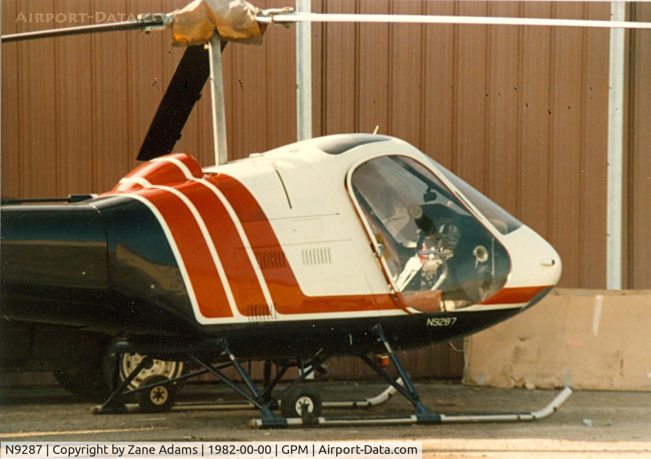 N9287, 1974 Enstrom F-28A C/N 254, At Grand Prairie Municipal
