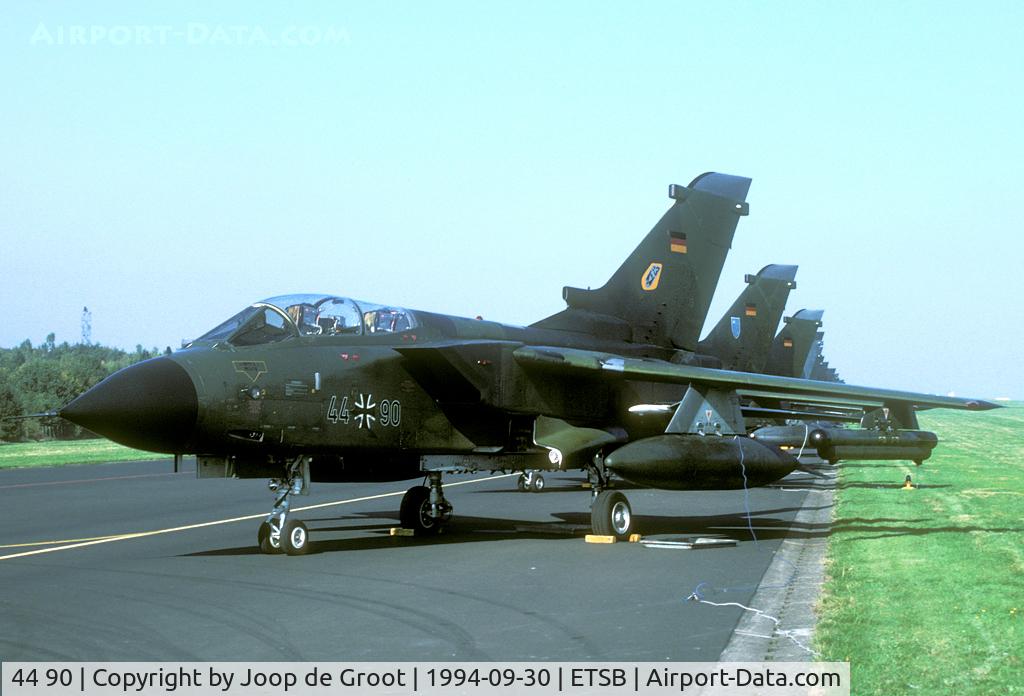 44 90, Panavia Tornado IDS C/N 481/GS143/4190, Over 10 Tornadoes are visible in this line up during the 1994 Tornado meet hosted by JBG 33