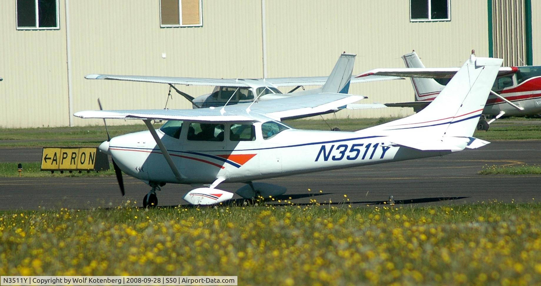 N3511Y, 1962 Cessna 182E Skylane C/N 18254411, taxying