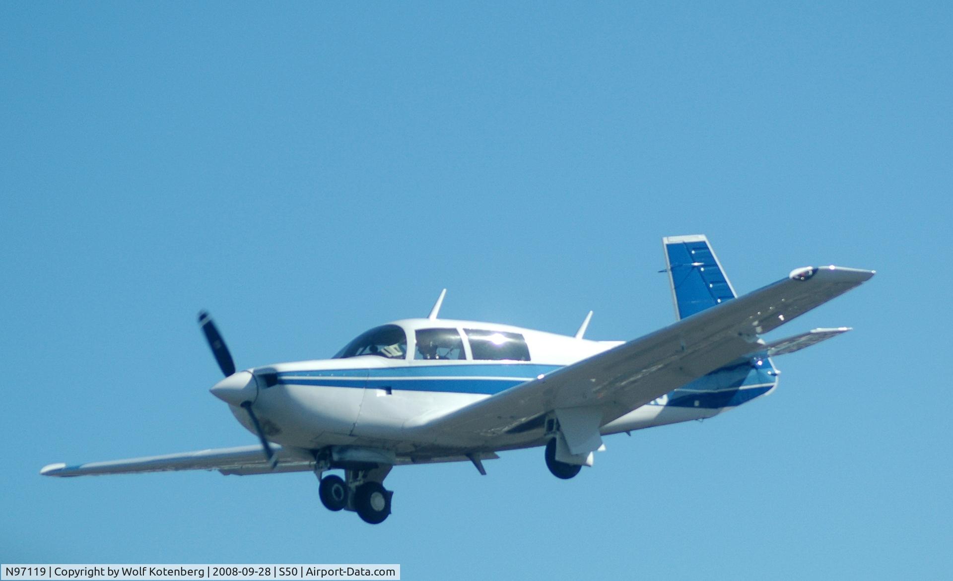 N97119, 1981 Mooney M20K C/N 25-0503, flying on final