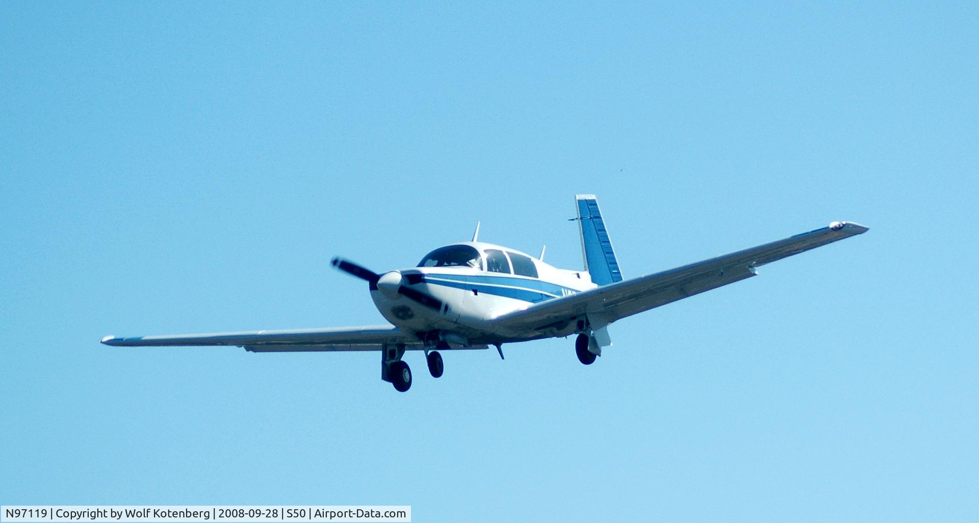 N97119, 1981 Mooney M20K C/N 25-0503, short final