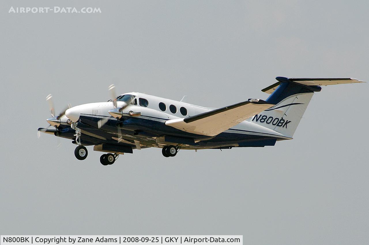 N800BK, Beech F90 King Air C/N LA-119, Departing Arlington Municipal