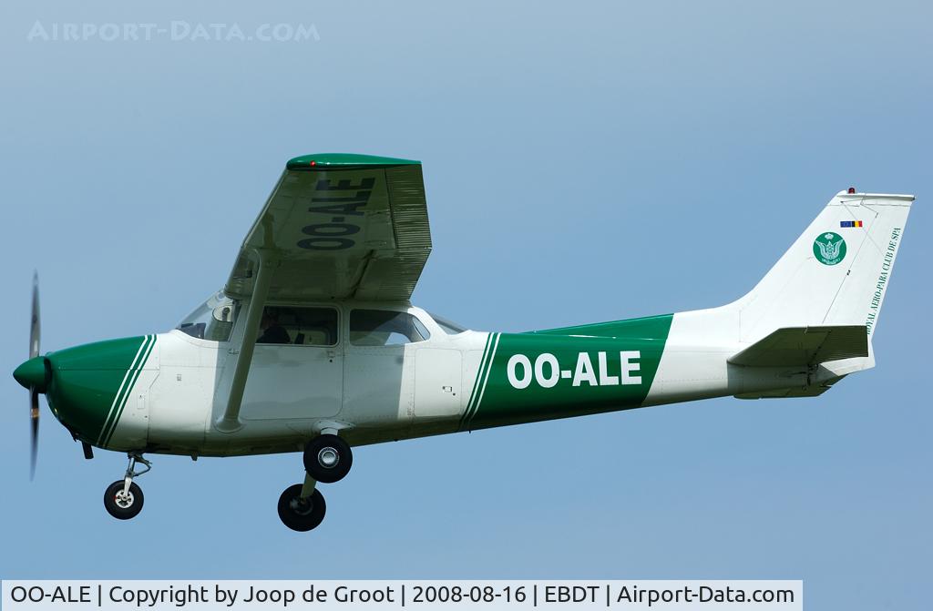 OO-ALE, 1974 Reims F172M II Skyhawk C/N 1126, Landing at the old timer fly in 2008.