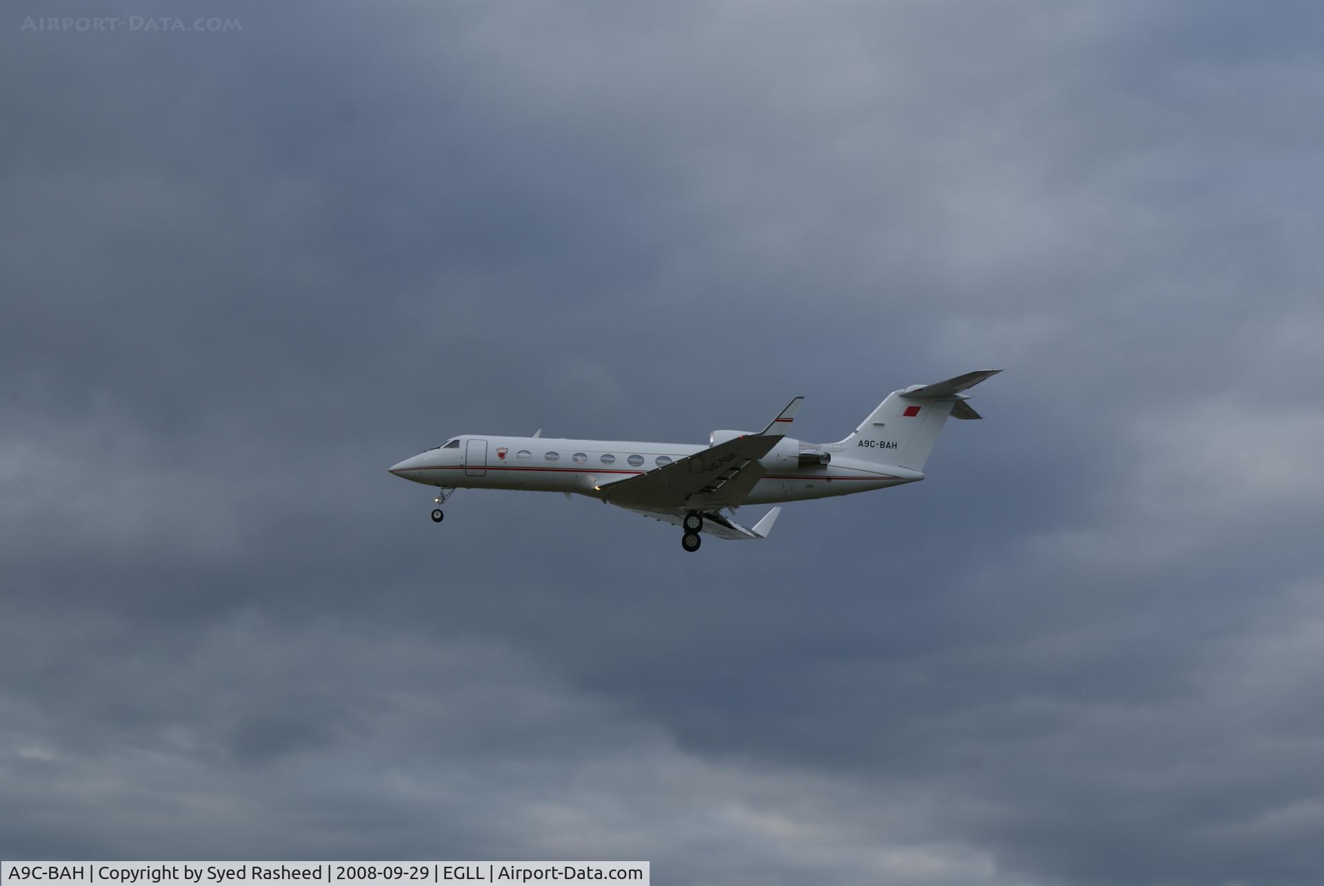 A9C-BAH, 1998 Gulfstream Aerospace Gulfstream IVSP C/N 1353, Gulfstream IV - Landing - 27L