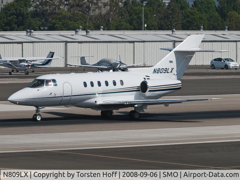 N809LX, 1999 Raytheon Hawker 800XP C/N 258432, N809LX departing on RWY 21