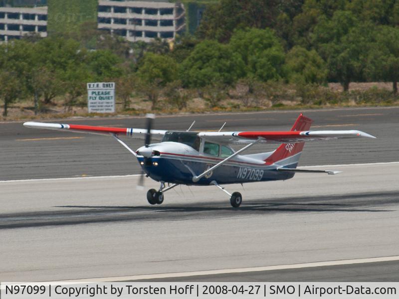 N97099, 1979 Cessna 182Q Skylane C/N 18266978, N97099 touching down on RWY 21