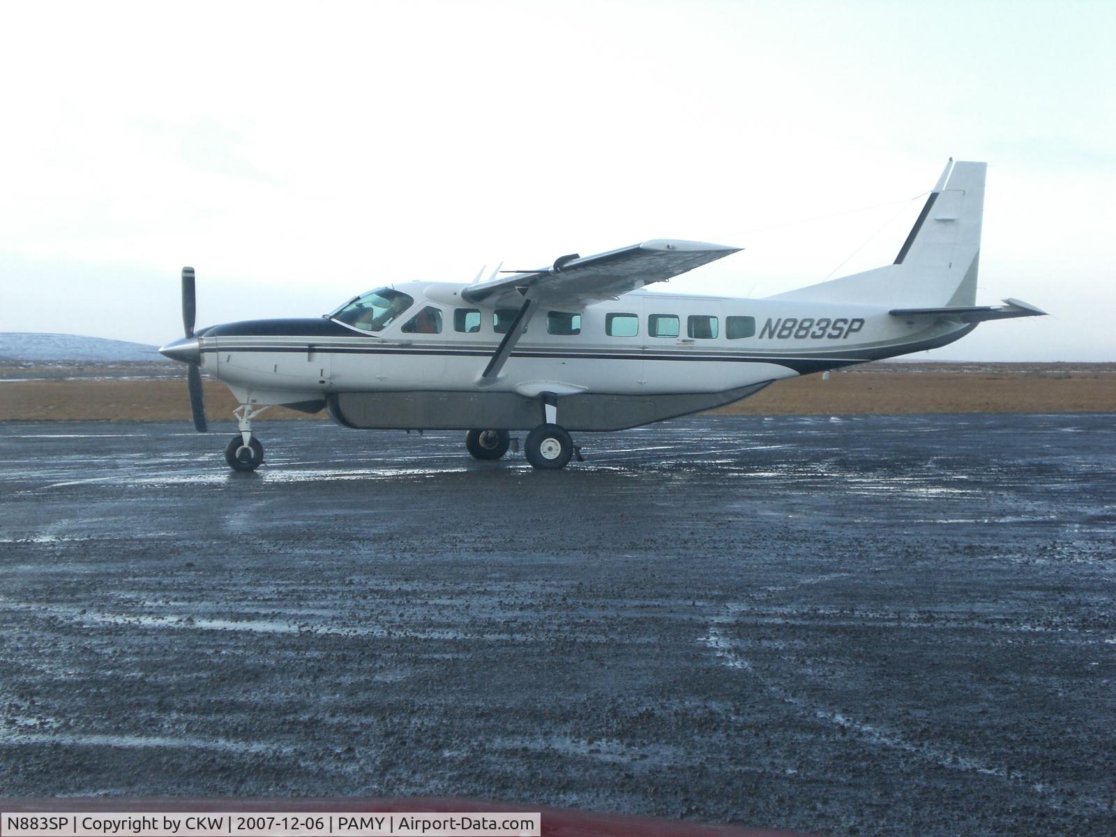 N883SP, 2001 Cessna 208B Caravan I C/N 208B0887, getting ready to leave