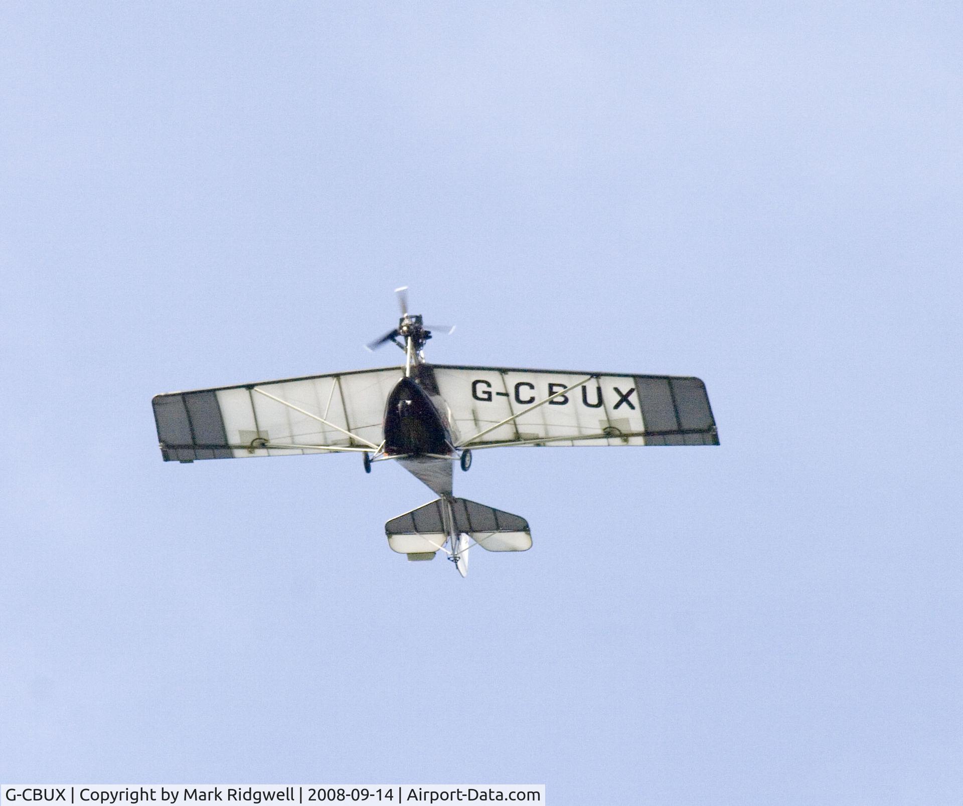 G-CBUX, 2002 Pegasus Cyclone AX2000 C/N 7918, G-CBUX in flight near Hunsdon