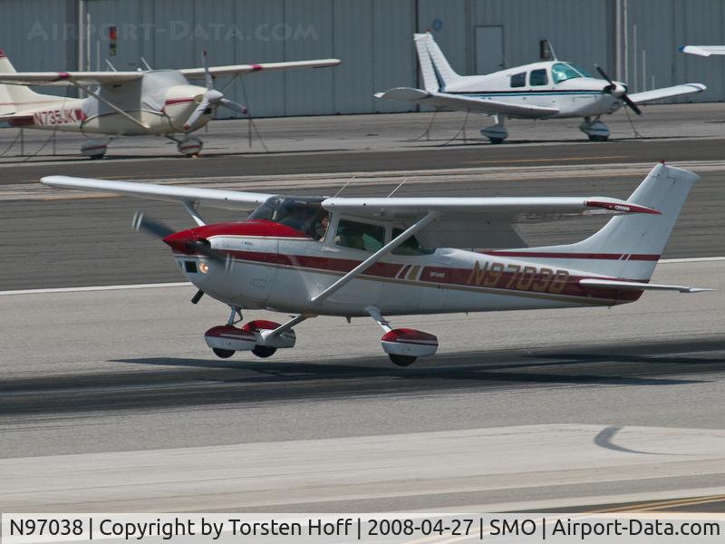 N97038, Cessna 182 Skylane C/N 18266947, N97038 about to touch down on RWY 21